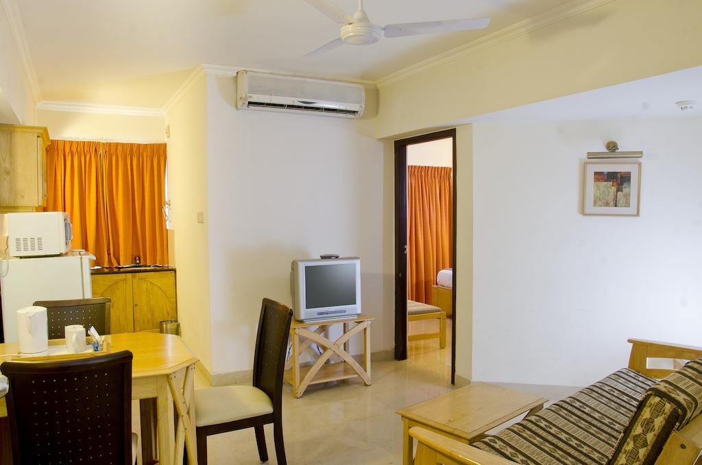 Lotus 8 Hotel Nedumbassery Kamer foto