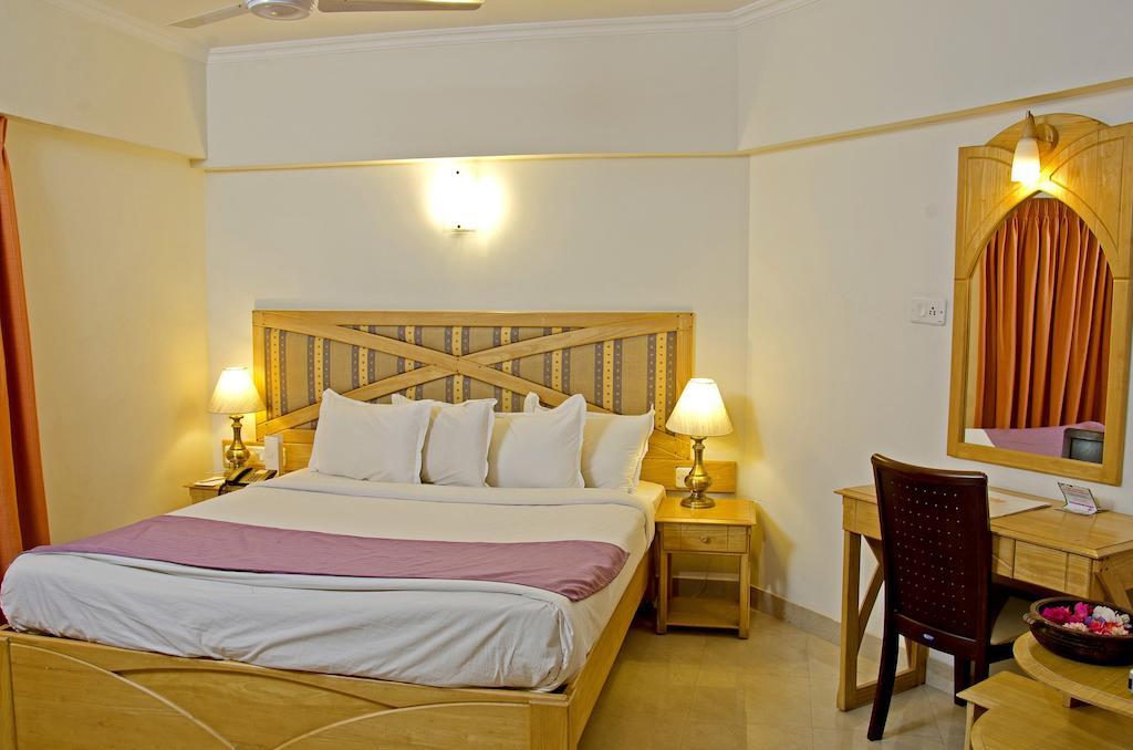 Lotus 8 Hotel Nedumbassery Kamer foto