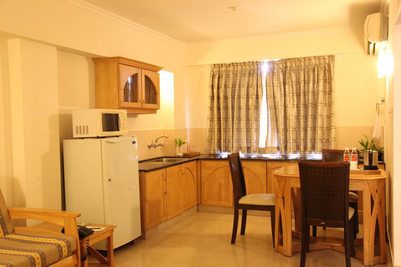 Lotus 8 Hotel Nedumbassery Buitenkant foto