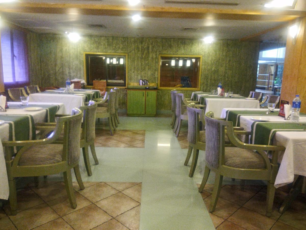 Lotus 8 Hotel Nedumbassery Buitenkant foto
