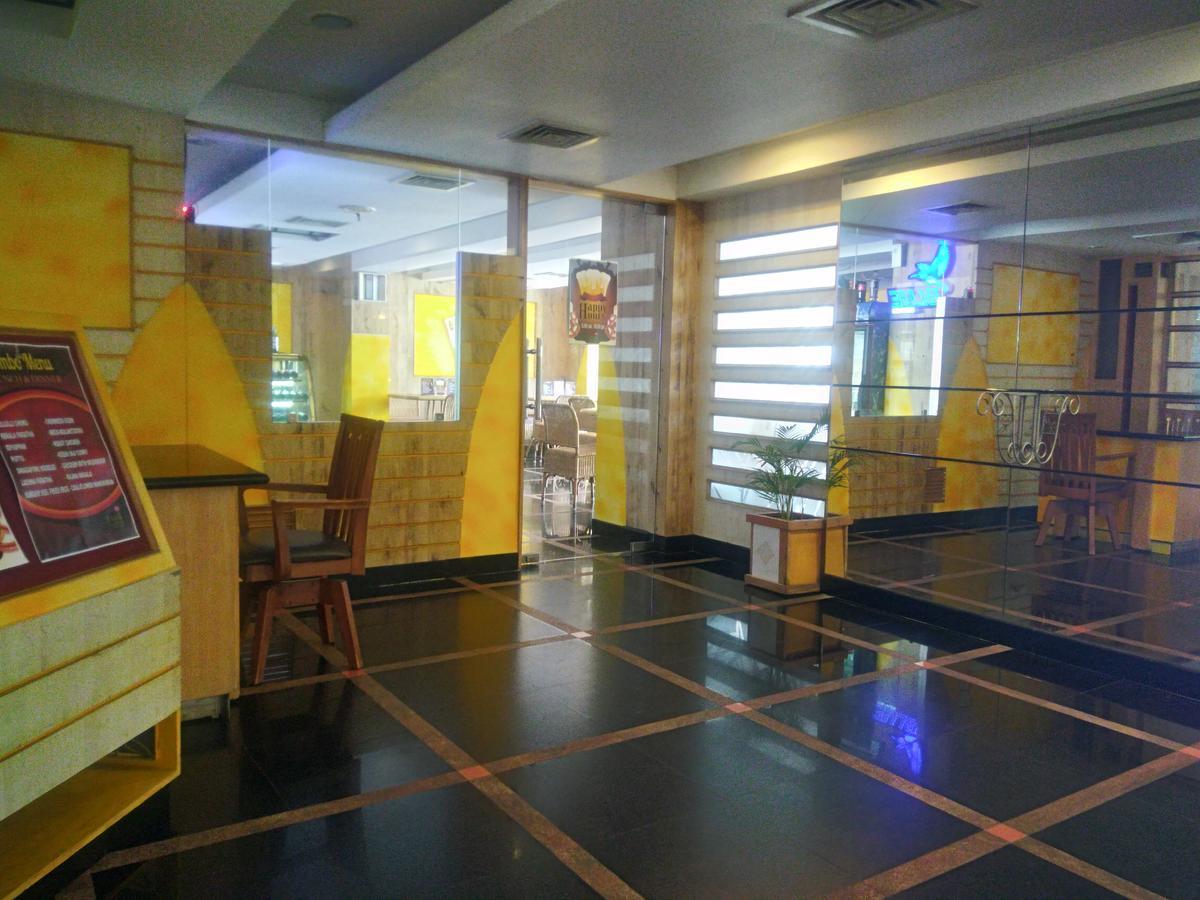 Lotus 8 Hotel Nedumbassery Buitenkant foto