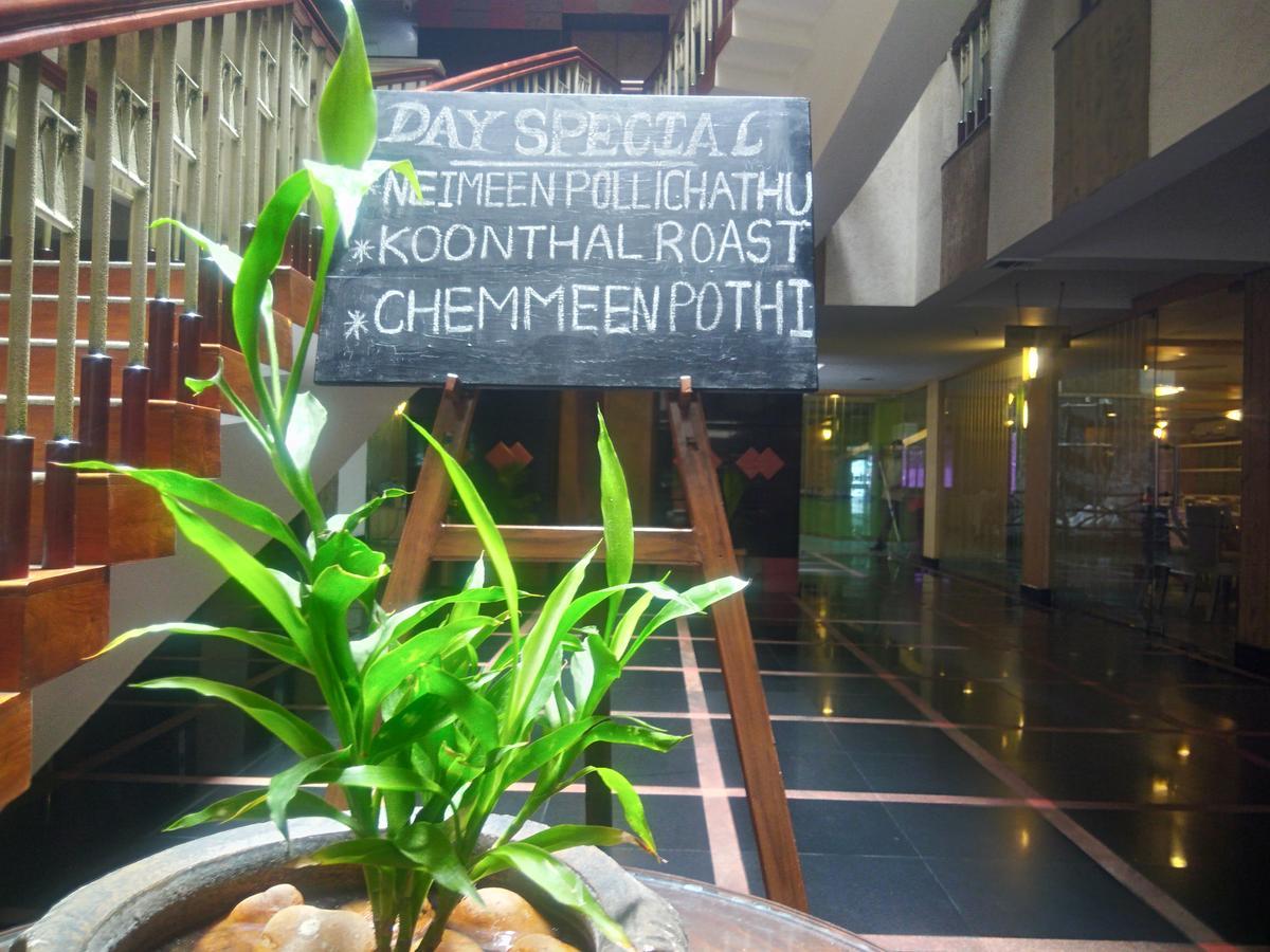 Lotus 8 Hotel Nedumbassery Buitenkant foto