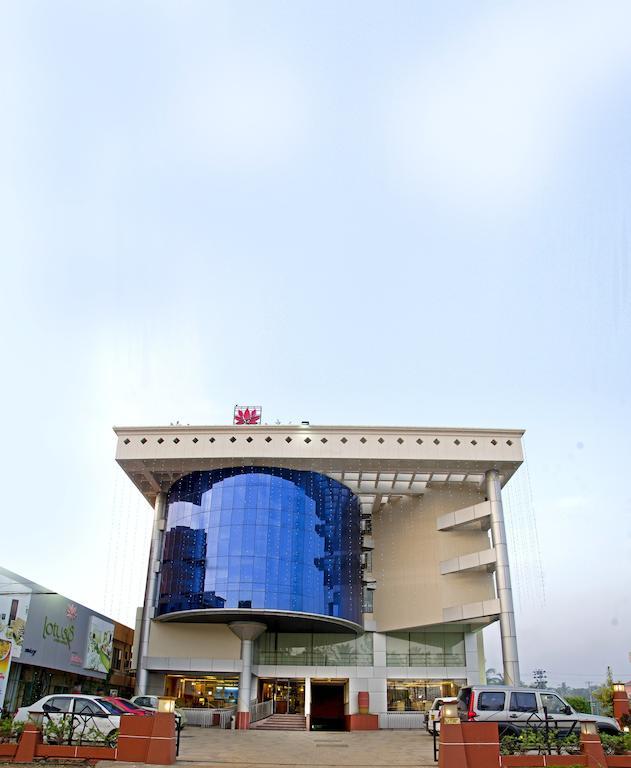 Lotus 8 Hotel Nedumbassery Buitenkant foto